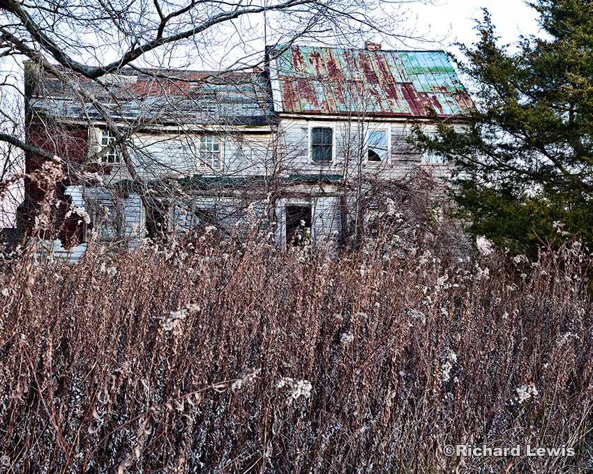 Abandoned Farm House by Richard Lewis